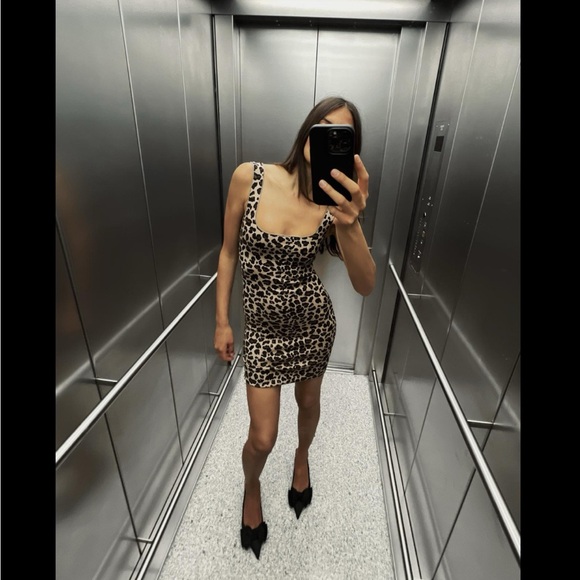 ANIMAL PRINT STRETCH KNIT DRESS - Picture 2 of 5